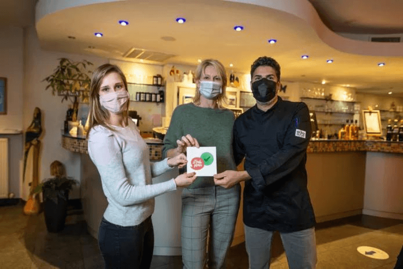 Diëtiste Leen beloont horecazaken met gezonde voeding met Strak Plan-label