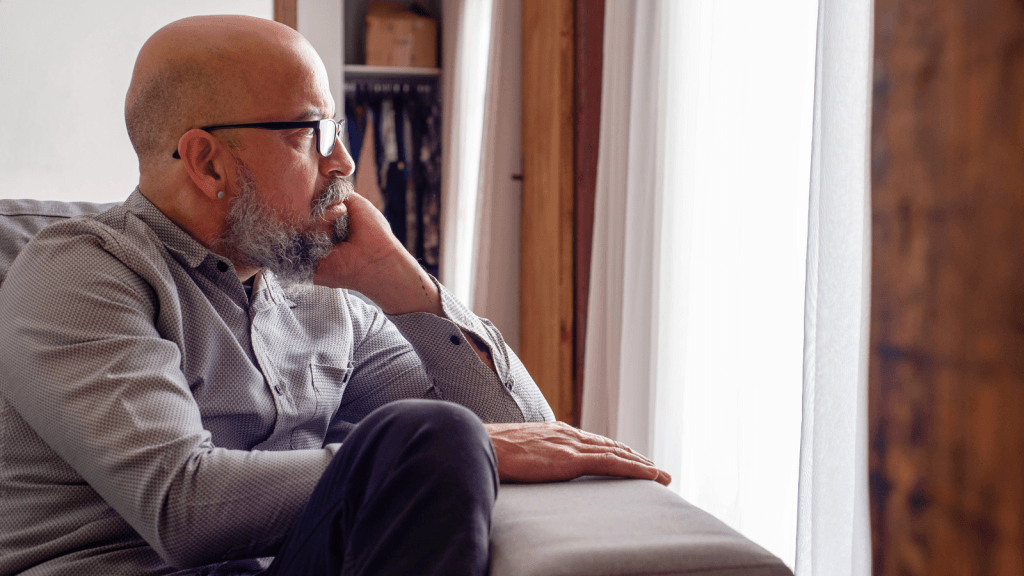 Waarom eetbuien bij mannen vaak onder de radar blijven en hoe ze zich anders kunnen uiten. Inzicht en praktische handvatten.